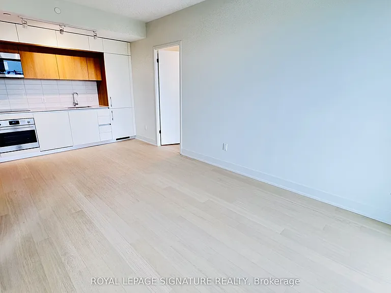 322 Dupont St #605 — Photo 11