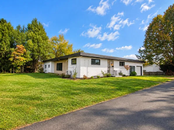 1206 Country Club Rd, Fairmont, WV 26554