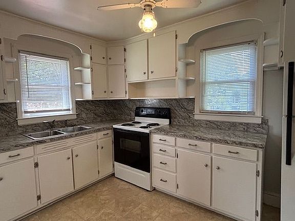 3rd image of 110 Oakhaven Dr