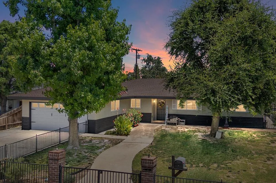 5906 Ronald Way