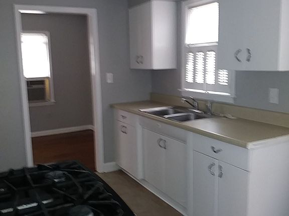 3rd image of 4653 Doris Cir N