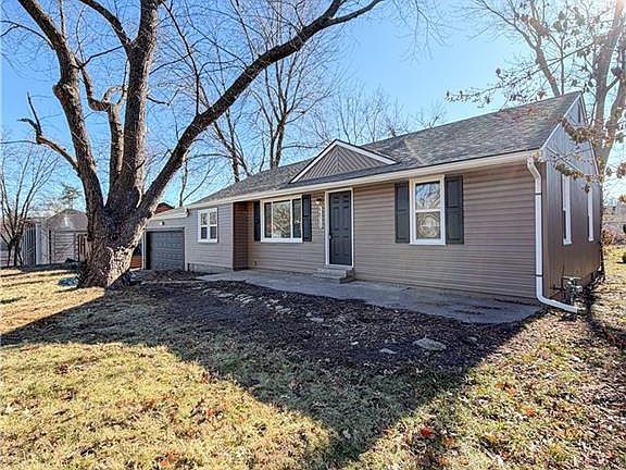 3rd image of 4823 NE 46th St
