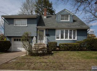 105 W Clinton Ave, Bergenfield, NJ 07621