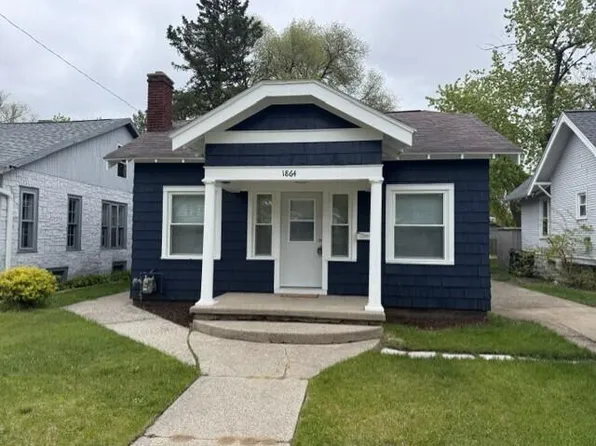 1864 Wood St, Muskegon, MI 49442