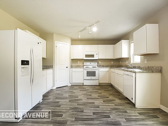 3rd image of 208 Flounder Pl