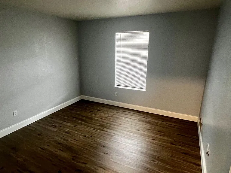 111 W Turgot Ave #6 — Photo 8