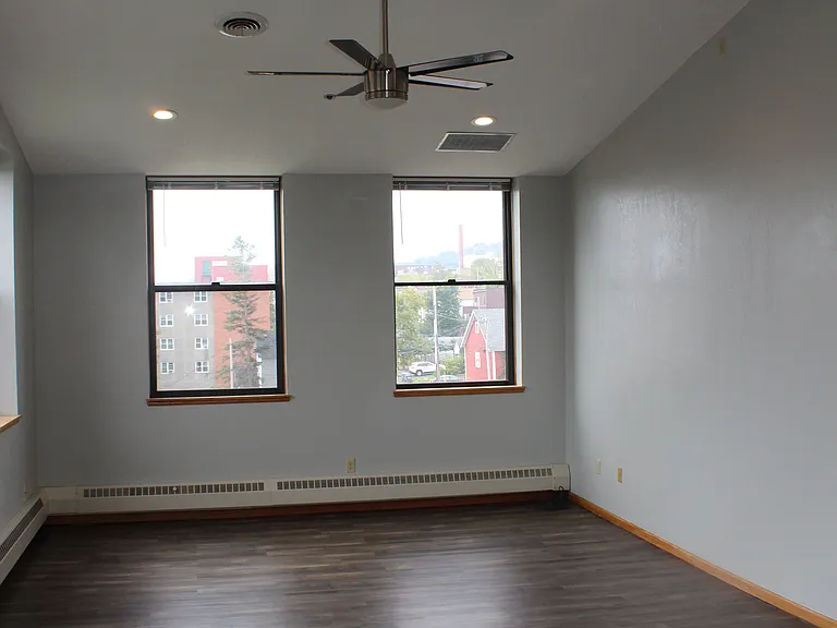 Jefferson Square Apartments — Photo 23
