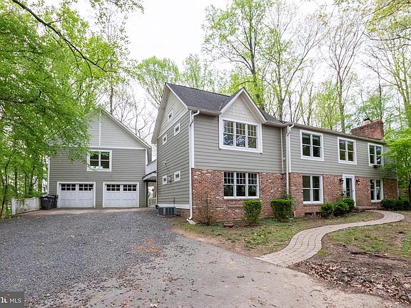 3rd image of 8513 Ardfour Ln