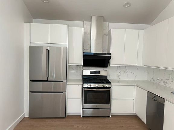 5th image of 916 Hermosa Way