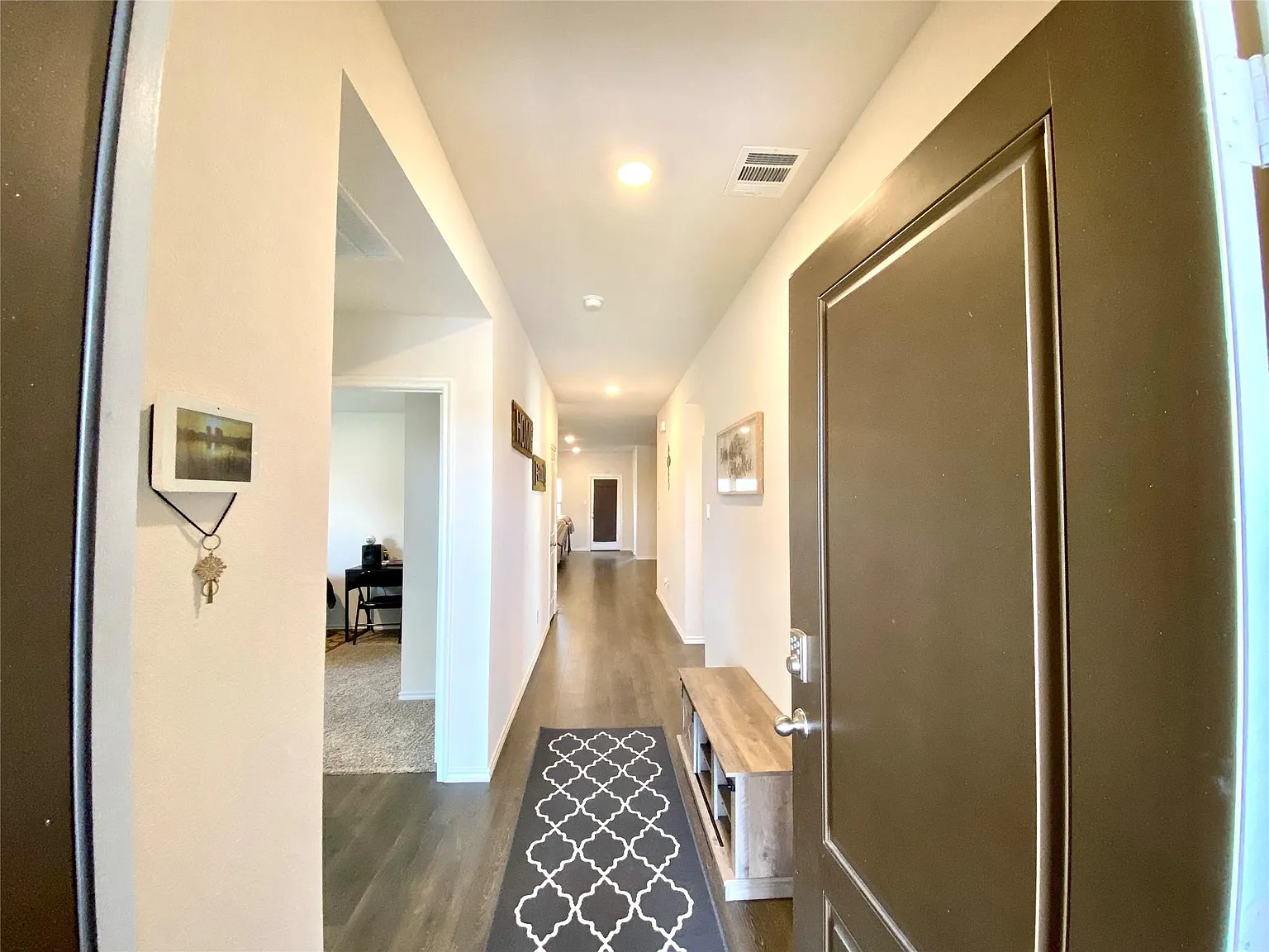 4 bed, 1870 sqft, $2,200 — Photo 2