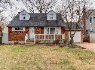 1826 Gormley Ave, Merrick, NY 11566