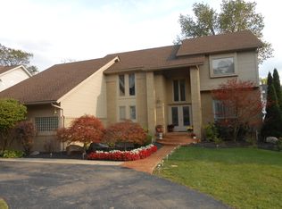 6591 Torybrooke Cir, West Bloomfield, MI 48323