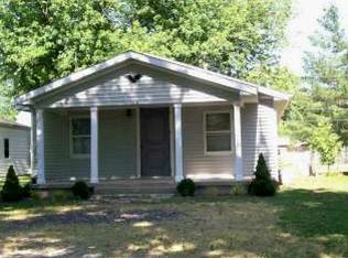 105 S Bond St, Altamont, IL 62411