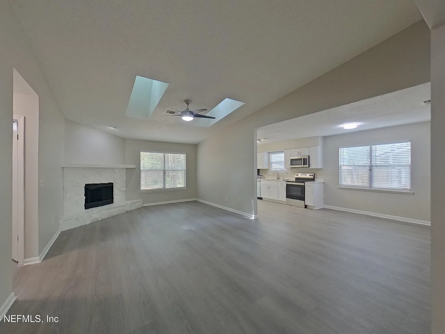 3 bed, 2.0 bath, 1520 sqft, $1,949 — Photo 2