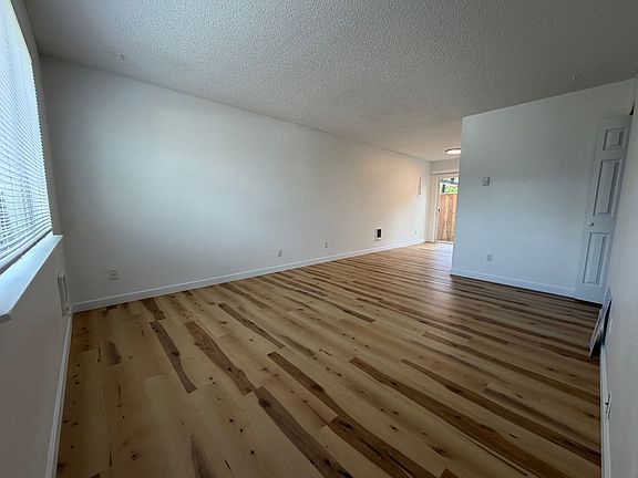 4th image of 8902-8916 SE Woodstock Blvd #8904