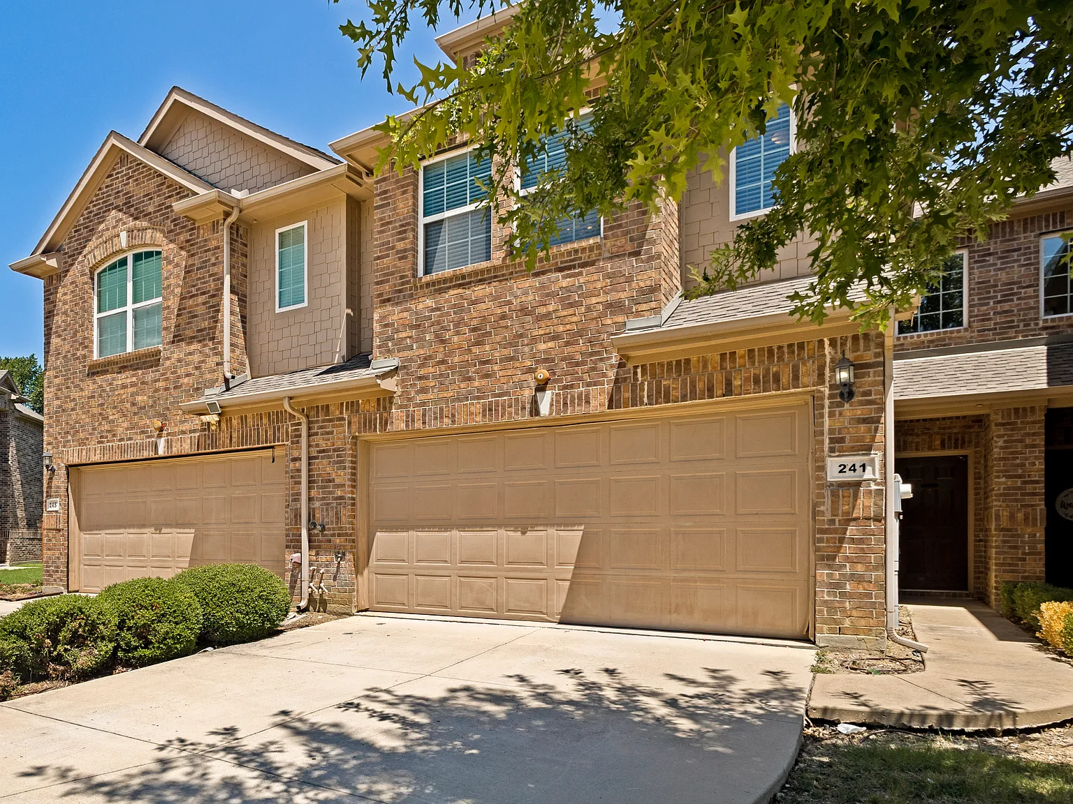 3 bed, 2.5 bath, 1665 sqft, $2,495 — Photo 2