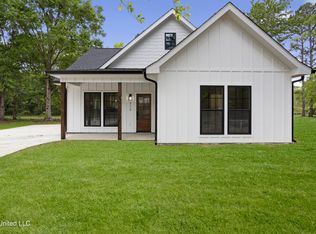 3116 Smith Dr, Gautier, MS 39553