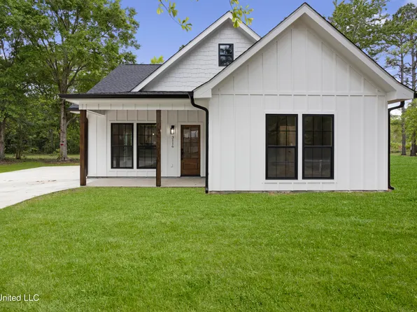 3116 Smith Dr, Gautier, MS 39553