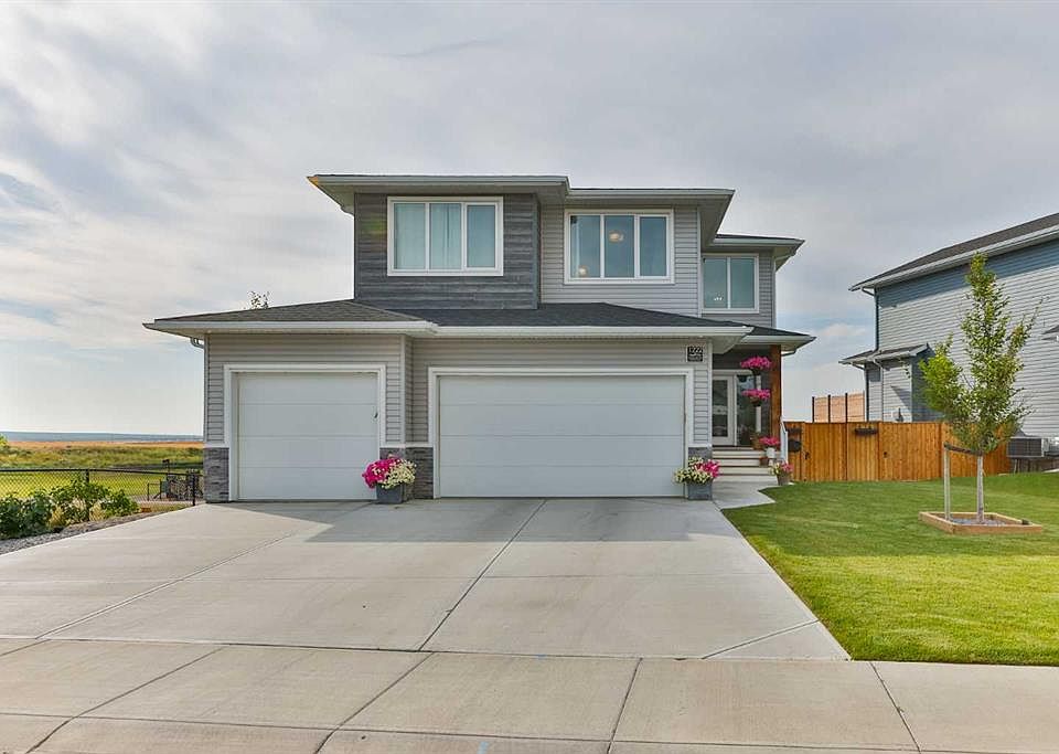 1st image of 1222 SE Pacific Cir W