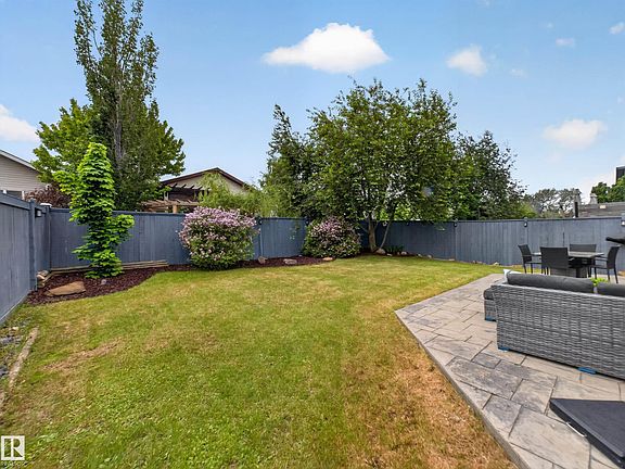 5th image of 611 Meadowview Cres