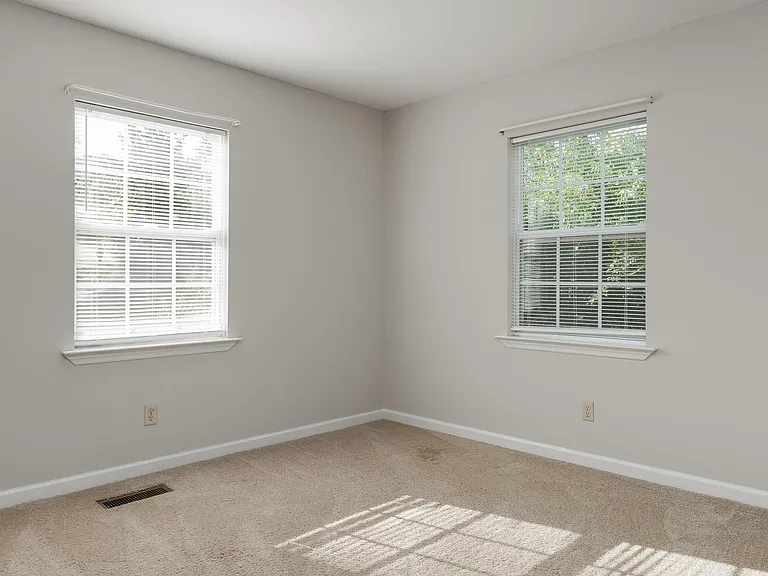 4092 University Dr — Photo 20