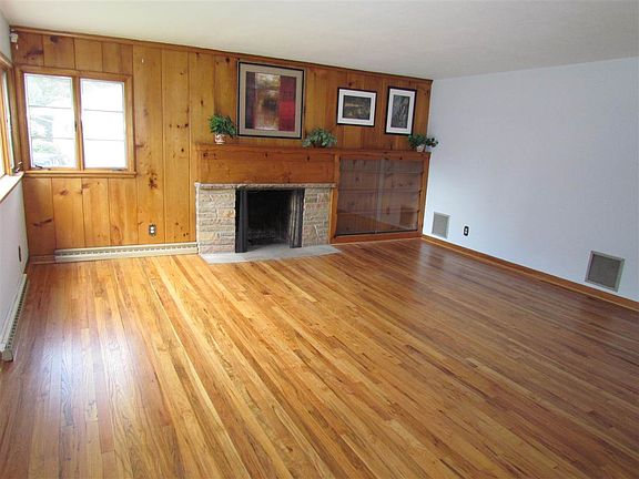 3rd image of 619 Hilton Ave