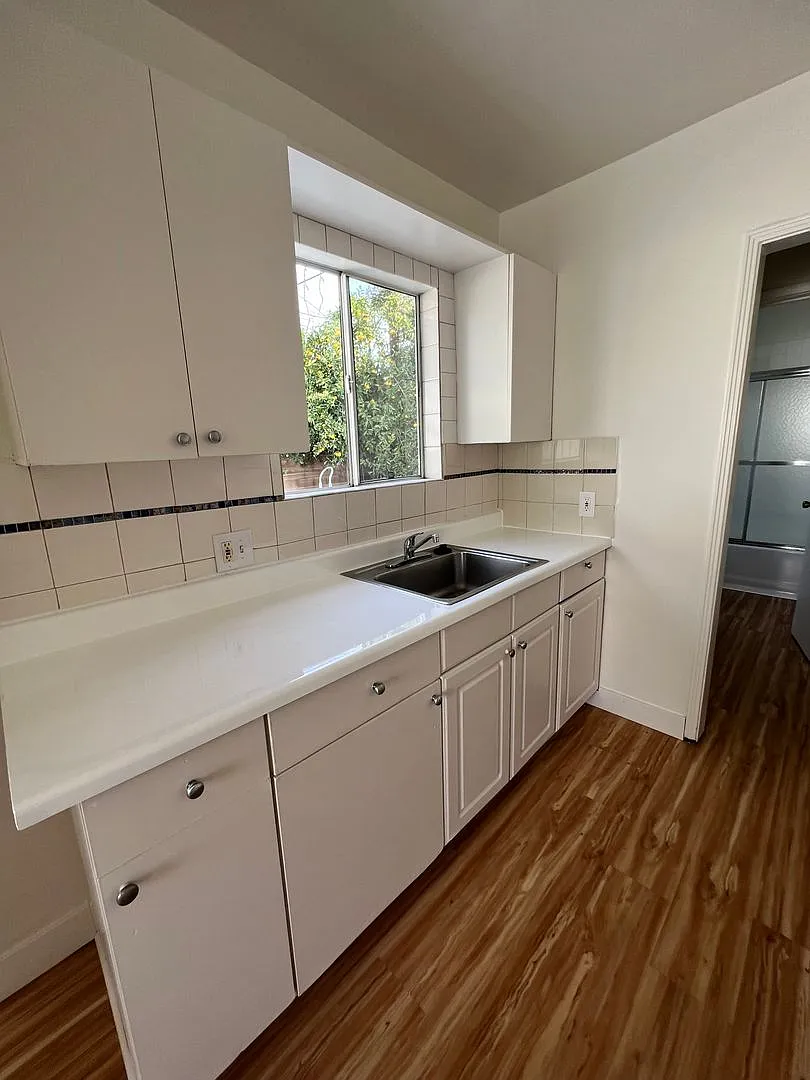 Gilmore Apts — Photo 1