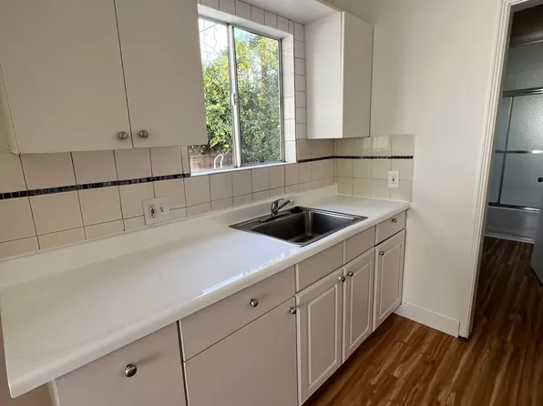 Gilmore Apts, 14320-14322 1/2 Gilmore St #14322, Van Nuys, CA 91401