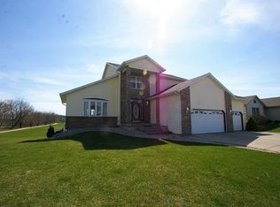 308 E Northlawn Dr, Cottage Grove, WI 53527