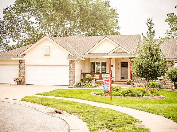 2nd image of 1418 Gateway Dr