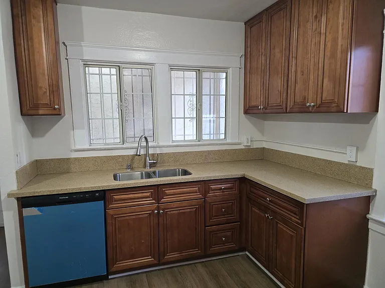 916 W 59th Pl #A — Photo 10