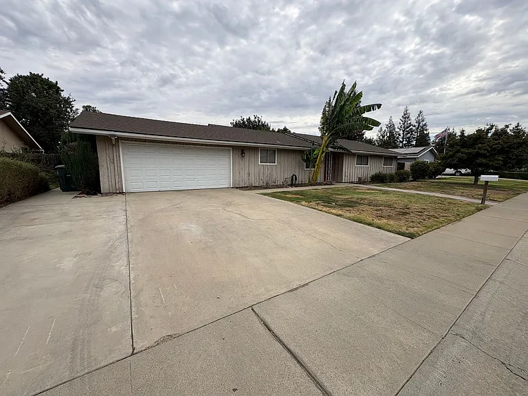 2232 E Paradise Ave — Photo 1