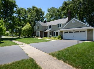 501 Longmeadow Cir, St Charles, IL 60174