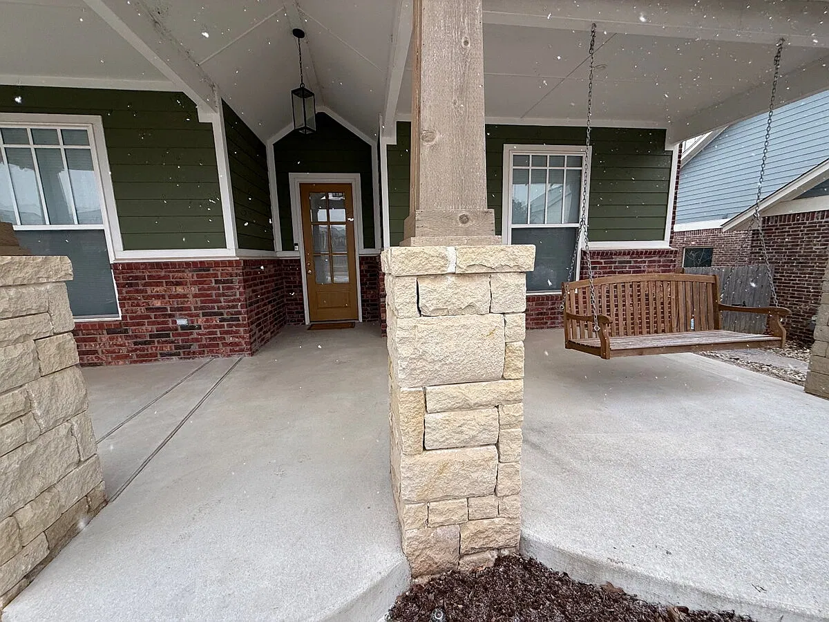 3 bed, 3.0 bath, 2469 sqft, $3,695 — Photo 3