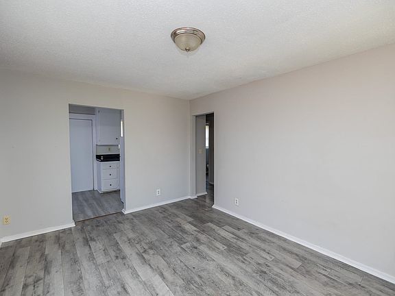 4th image of 602 N Emporia Ave
