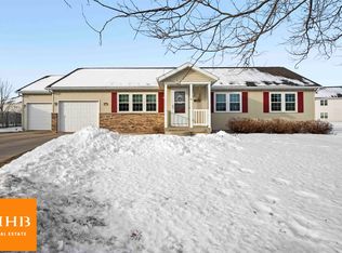 663 Grandview Dr, Sun Prairie, WI 53590