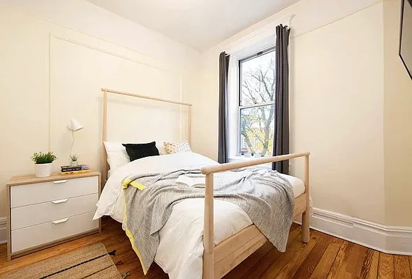 Rented by Safdie Realty Group | media 8
