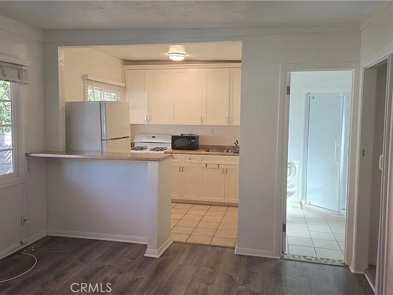 422 Bond St #2 — Photo 8