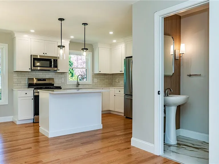 83 Cadora Ave — Photo 4