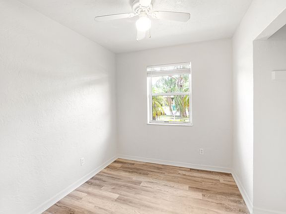 4th image of 140 SE Serenata Ct #1RENT