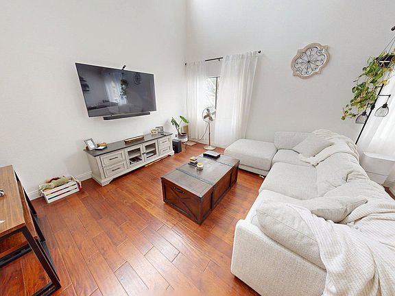 3rd image of 5123 Longfellow Way