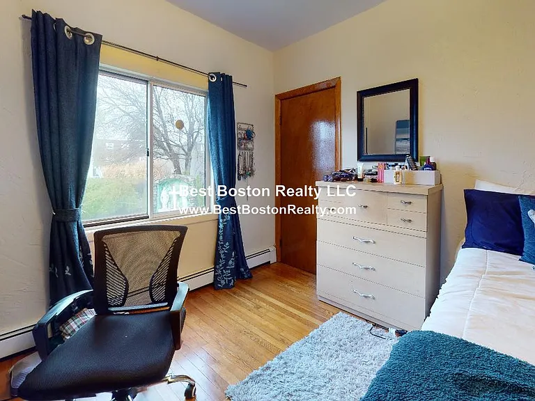 1 Vassar St #1 — Photo 3