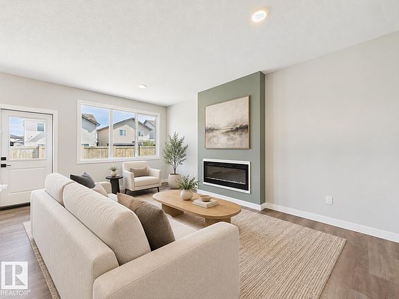 2nd image of 139 Caledon Cres