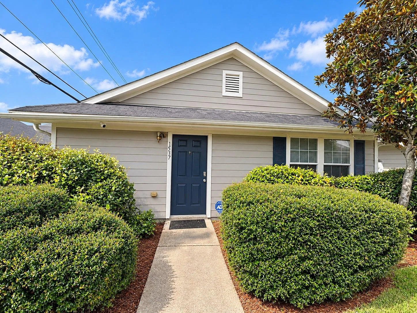 3 bed, 2.0 bath, 1008 sqft, $1,700 — Photo 1