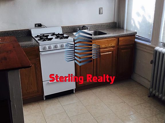 3rd image of 2558 37th St