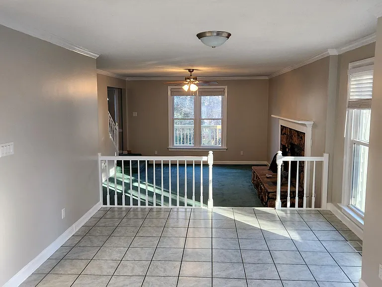 5725 Deblyn Ave — Photo 4