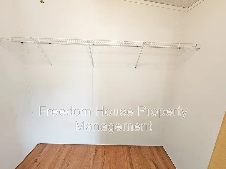 5220 Jerry Ave — Photo 17