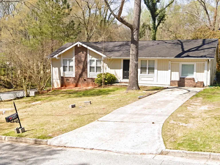 2938 Woodfield Dr — Photo 1