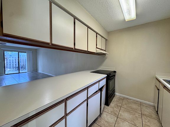 4th image of 704 Riverside Dr