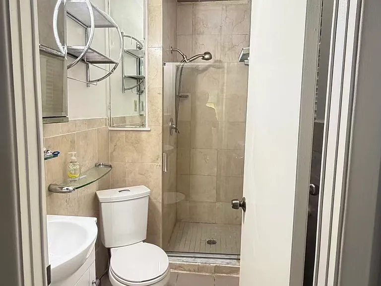 30 Lake Shore Ct #4 — Photo 8